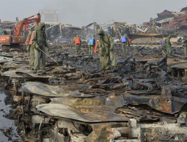 Asciende a 116 cifra muertos en almacén de Tianjin, donde continúan incendios