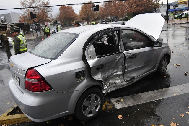 Antofagasta: Cuatro lesionados dejó colisión entre vehículo particular y camión