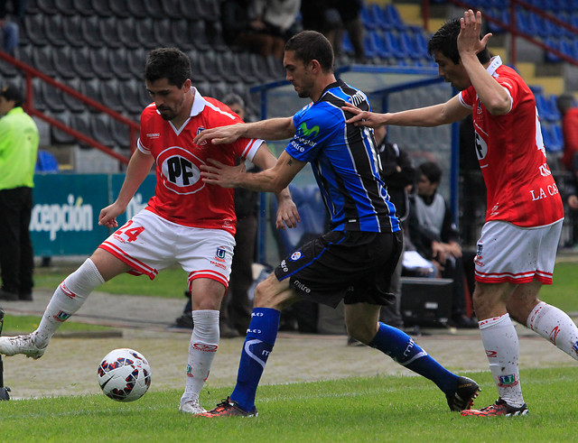 Huachipato y Unión La Calera repartieron unidades en el Estadio CAP