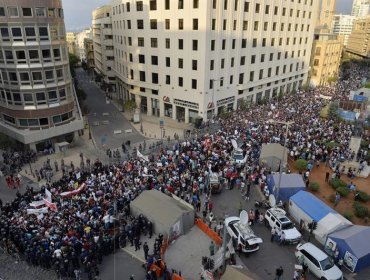 Miles de personas protestan en el Líbano por la crisis de la basura