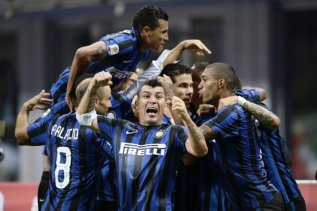 Gary Medel e Inter celebran agónico 1-0 sobre Atalanta de expulsado Carmona