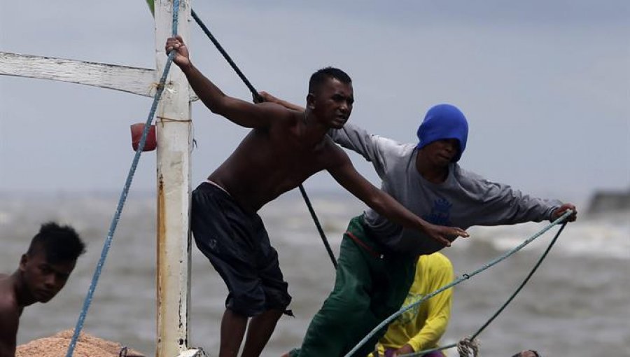 Elevan a 14 los muertos en el norte de Filipinas a causa del tifón Goni