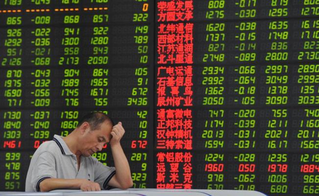 El desplome de las bolsas chinas arrastra a los mercados globales