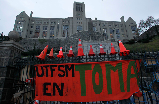 Estudiantes se toman casa central de la Universidad Técnica Federico Santa María