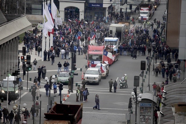 Parlamentarios UDI presentan recurso de protección para que camioneros puedan protestar
