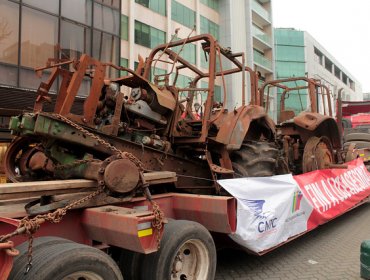 Camioneros del sur inician su viaje con 14 vehículos quemados a Santiago