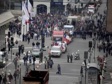 Parlamentarios UDI presentan recurso de protección para que camioneros puedan protestar