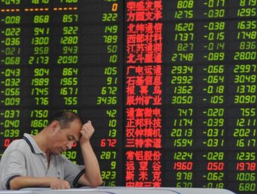 El desplome de las bolsas chinas arrastra a los mercados globales