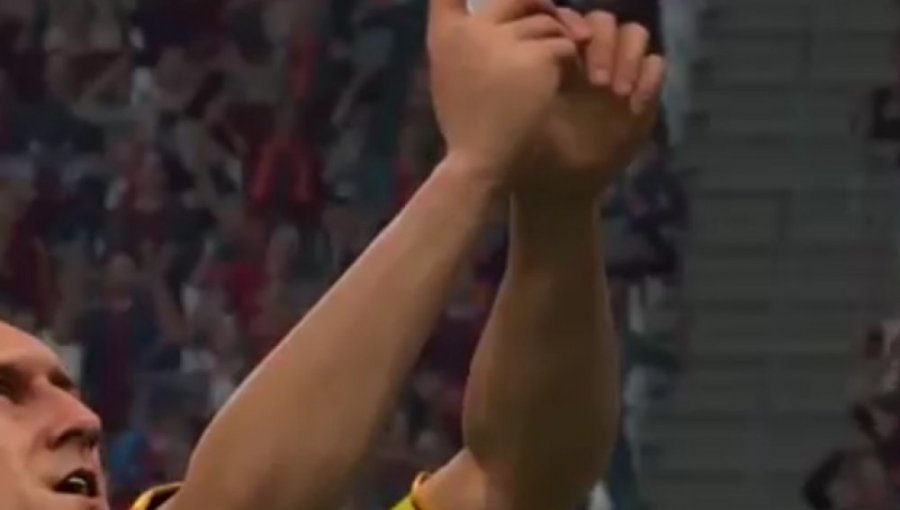 Video: Mira la celebración con “selfie” incluida de Totti en el nuevo PES 2016