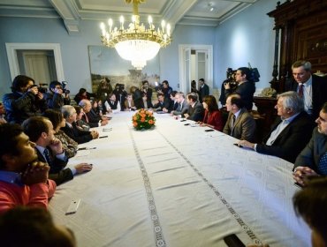 Nuevo referente: Explosión de presidenciables por "profundo vacío de poder"