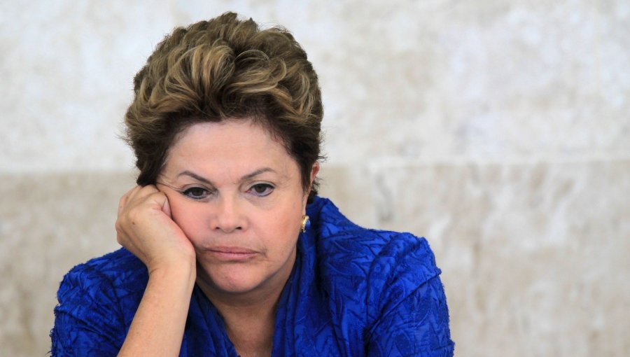 Dilma Rousseff sorprendida por vínculo de correligionarios con caso Petrobras