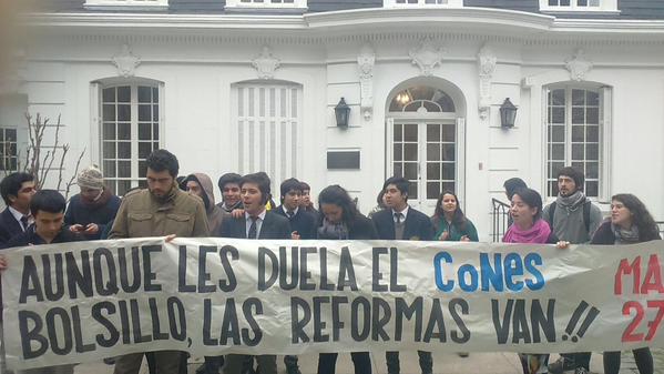 Estudiantes secundarios y universitarios se tomaron acceso a la CPC
