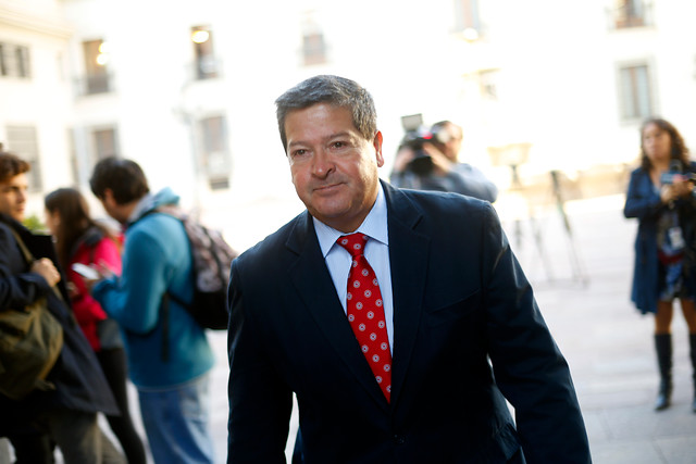 Ernesto Velasco valoró decisión del Gobierno de remover a Huenchumilla