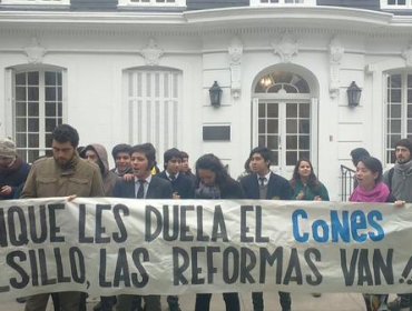 Estudiantes secundarios y universitarios se tomaron acceso a la CPC