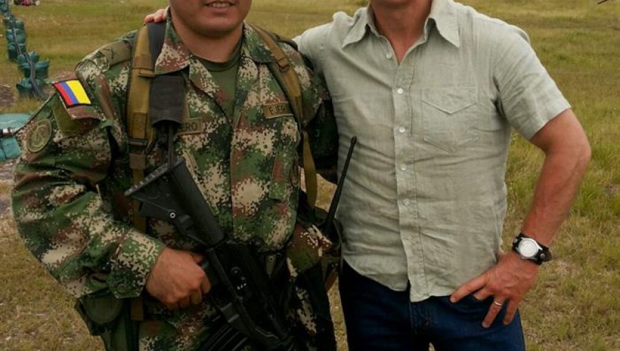 Tom Cruise visita una guarnición militar colombiana en la Amazonía