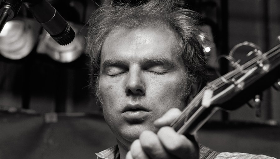 Sony compra derechos de 33 álbumes de Van Morrison y lleva al mito a internet