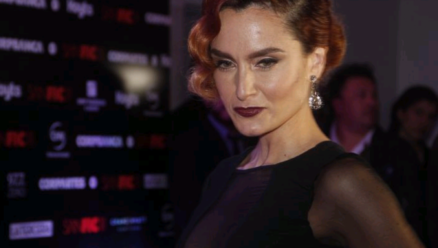 Begoña Basauri causa sensación en la web con escote transparente