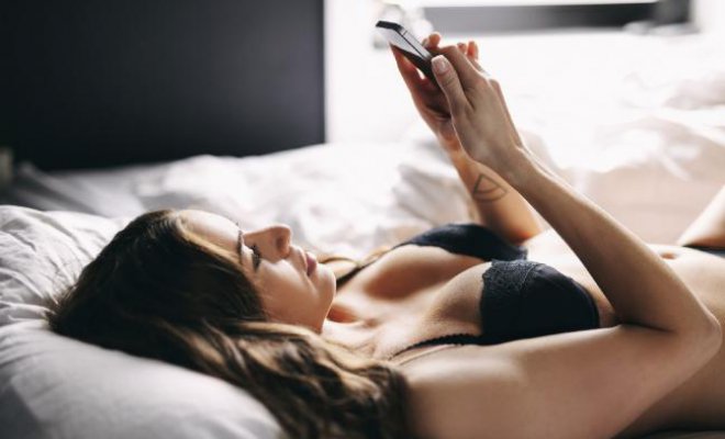 Sexting: Con estos 5 mensajes de texto dejarás loco a tu pareja