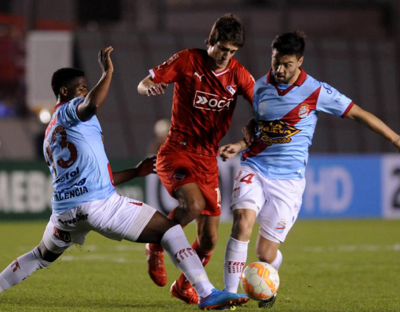 Sudamericana: Campos Toro jugó todo el partido en 1-1 de Arsenal e Independiente