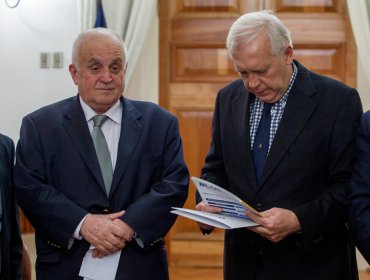 Dueños de camiones se reúnen con Burgos y respaldan a sus colegas del sur