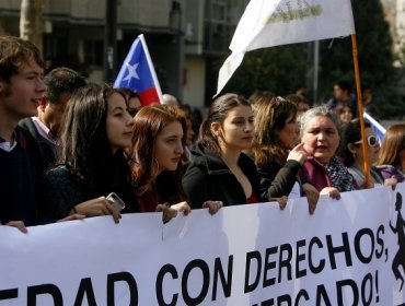 Intendencia de Santiago autoriza marcha de la Confech con recorrido alternativo