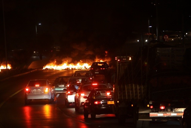 Manifestantes interrumpieron tránsito con barricada en Matucana