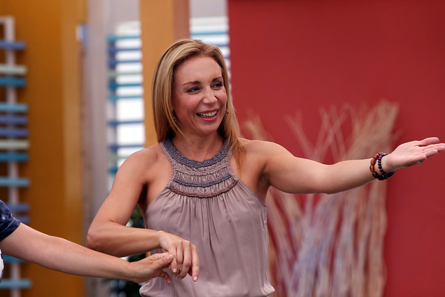 Buenos Días a Todos sorprende a Karen Doggenweiler con espectacular torta de cumpleaños