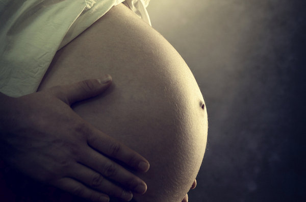 Unas 800 mujeres mueren al día por complicaciones en el embarazo o el parto