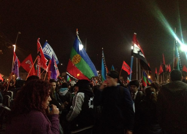 Banderazo mapuche termina con incidentes