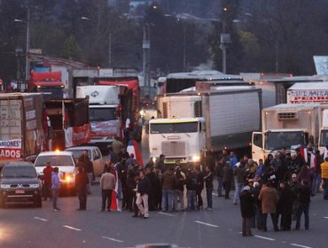 Según conductores de camiones son solo empresarios los que van rumbo a La Moneda