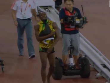 Video: Usain Bolt, fue arrollado por un camarógrafo y su vehículo