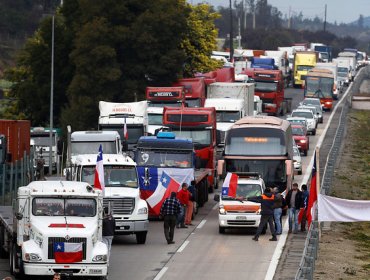 Galería de Imágenes: Camioneros en peaje de Angostura