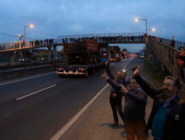 Camiones reciben apoyo multitudinario durante su recorrido