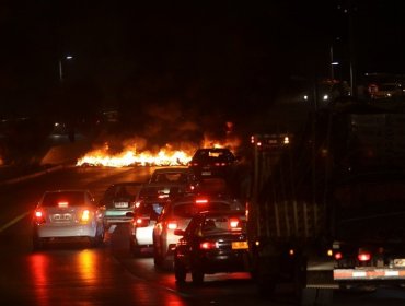 Manifestantes interrumpieron tránsito con barricada en Matucana