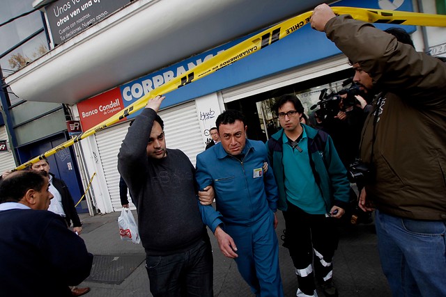 Un guardia resulta herido tras violento asalto a banco capitalino