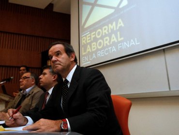 Allamand dice que “el Gobierno hizo el ridículo” en paro de camioneros