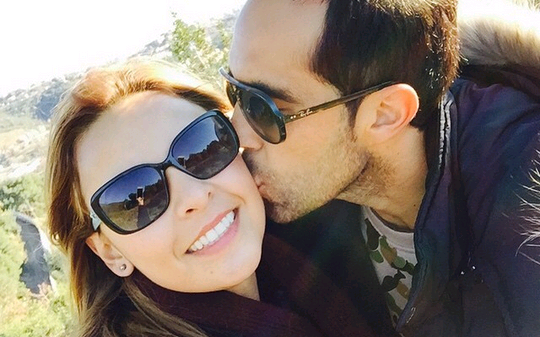 Esposa de Claudio Bravo anuncia embarazo con tierna foto