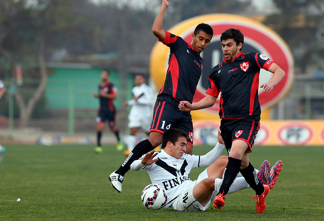 Primera B: Deportes Copiapó despegó del fondo al vencer 2-0 a Ñublense