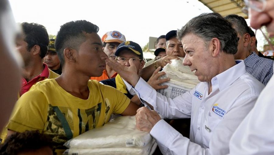 Santos regresa a la frontera con Venezuela, que sigue recibiendo colombianos