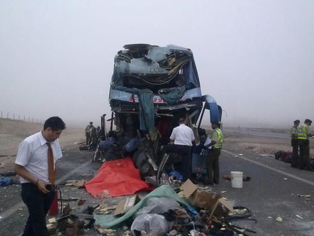 Dos fallecidos tras accidente vehicular entre camión y bus en Chimbarongo