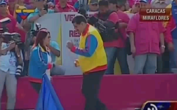 Video: Nicolás Maduro baila hasta abajo en sorprendente show