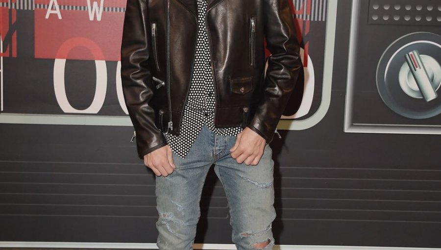 Justin Bierber sorprende con radical cambio de look en su presentación en MTV VMA 2015