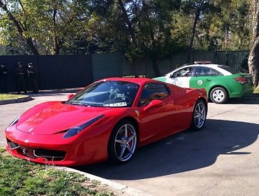 Encuentran en Vitacura Ferrari robado este domingo en Lo Barnechea