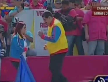 Video: Nicolás Maduro baila hasta abajo en sorprendente show