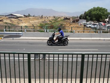 Congestión en autopista Vespucio Norte por choque de motocicleta con camión