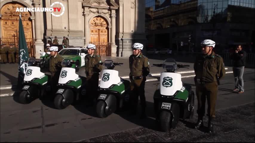 Video: Carabineros recibe modernas “Eco Motos” para operar en Santiago