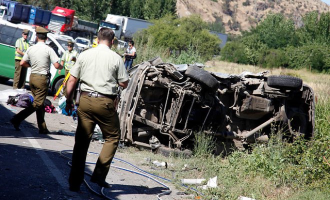 Conductor de camión forestal murió al chocar de frente con otro camión en Arauco
