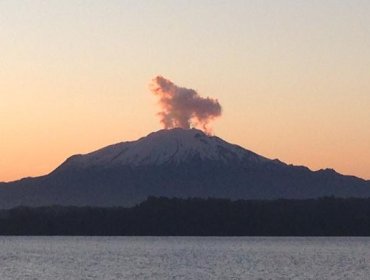 Volcán Calbuco amanece con leve fumarola