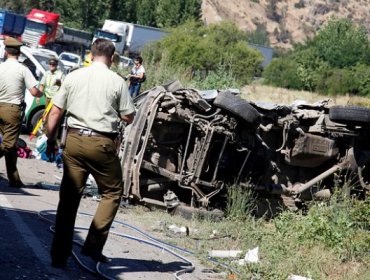 Conductor de camión forestal murió al chocar de frente con otro camión en Arauco