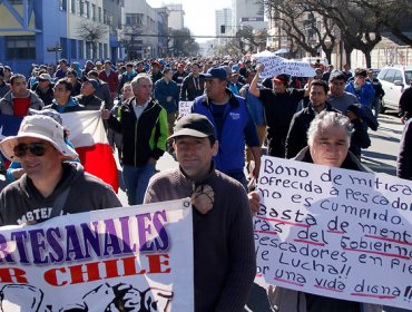 Pescadores marchan en Concepción exigiendo a Gobierno pago de bono de mitigación